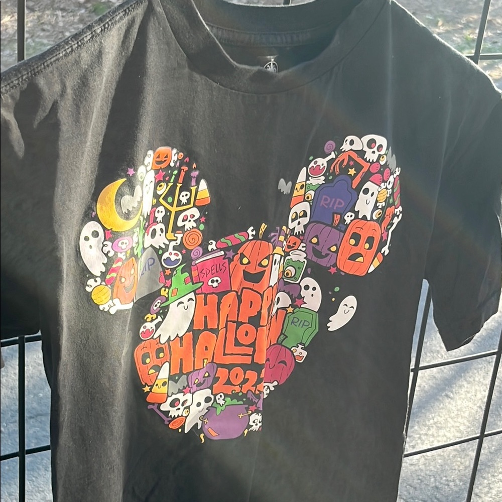 Disney 2022 Halloween Graphic T-Shirt XS